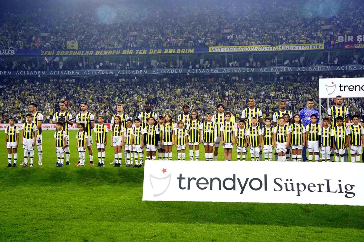 Fenerbahçe, Hatayspor maçına tek değişiklikle çıktı