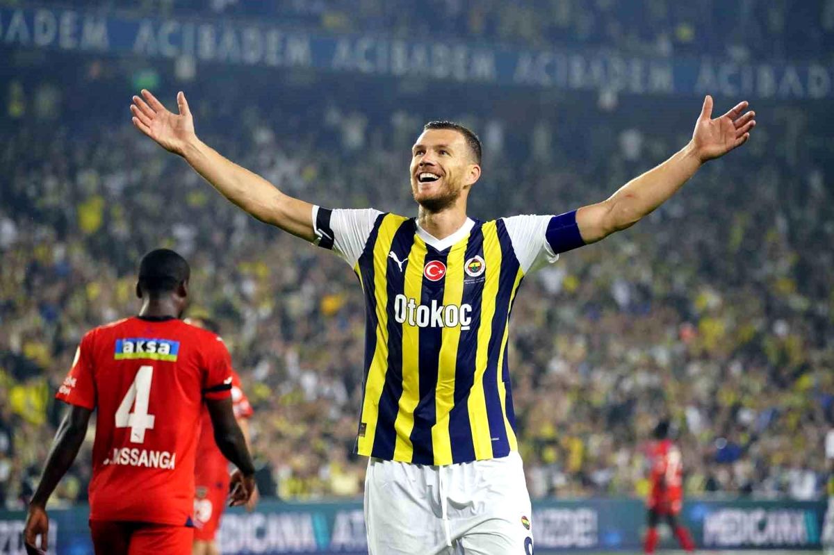 Fenerbahçe'nin Bosna Hersekli forveti Edin Dzeko, Hatayspor maçında attığı golle gol sayısını 7'ye çıkardı
