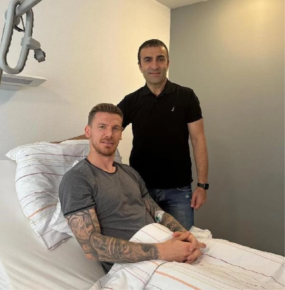 Fenerbahçe: “Profesyonel Futbol A Takımı oyuncularımızdan Serdar Aziz, Almanya’nın Münih şehrinde sol ayak bileğinden başarılı bir artroskopi…
