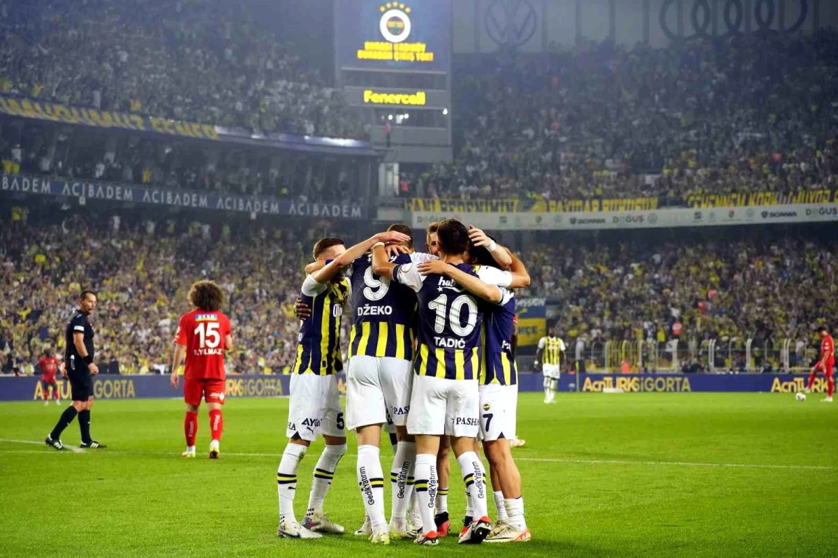 Fenerbahçe ve Galatasaray Süper Lig’de liderliklerini sürdürdü
