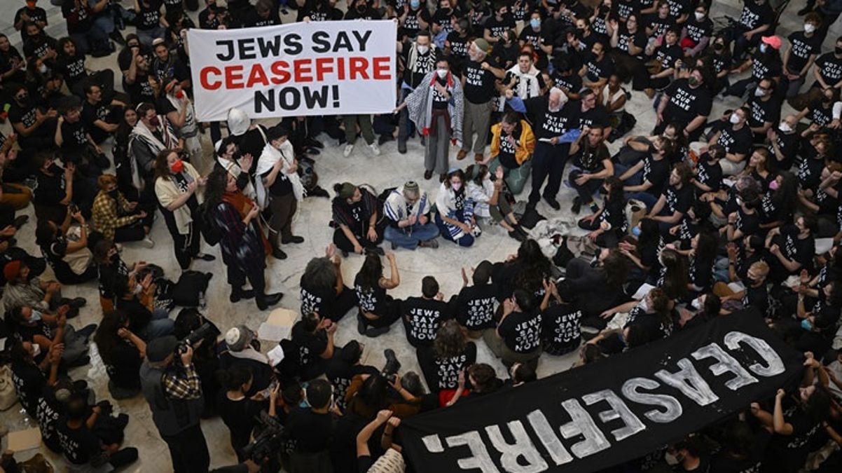 Filistin'e destek veren Yahudiler ABD Kongre binasını bastı