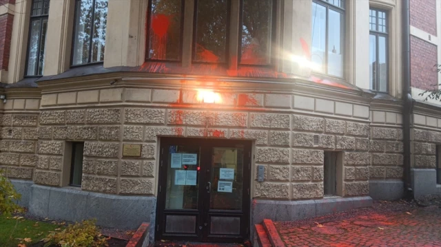 Finlandiya'da Türkiye'nin Helsinki Büyükelçiliğine saldırı düzenlendi