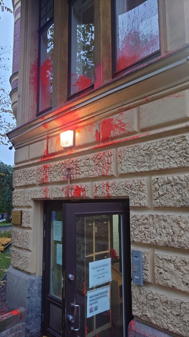 Finlandiya'da Türkiye'nin Helsinki Büyükelçiliğine saldırı düzenlendi