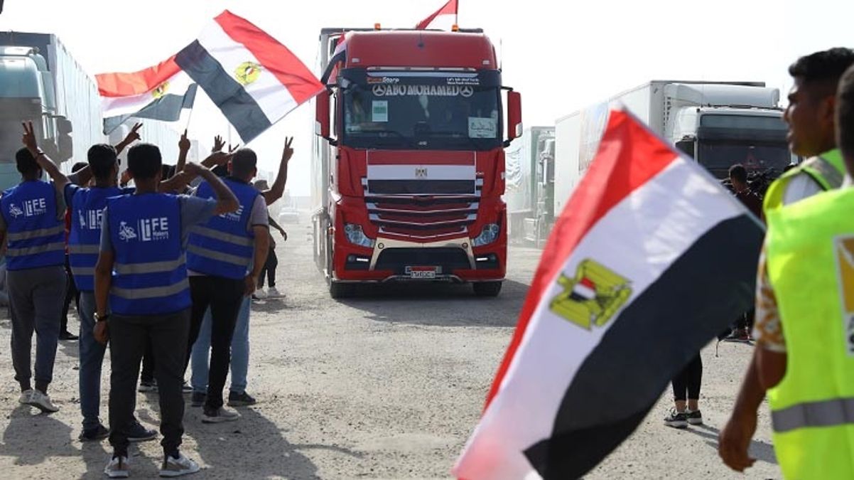 Gazze Şeridi'ne 14 tırlık bir yardım konvoyu daha geçti