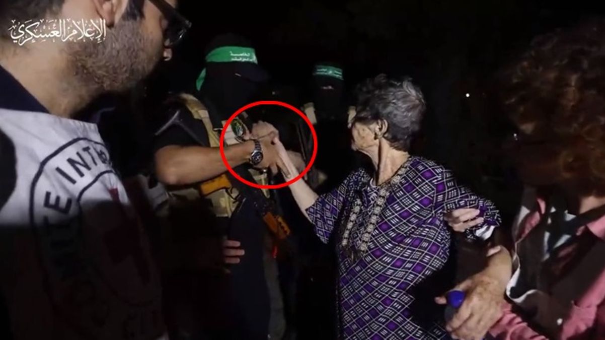 Günlerdir rehin tutulan kadın, serbest kalmadan önce Hamas militanıyla böyle vedalaştı