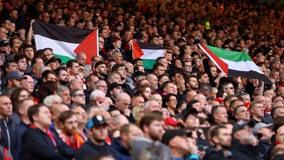 İngilizler de tepkisini koydu! Liverpool-Everton derbisinde Gazze'ye destek oldular