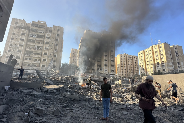 Son Dakika: İsrail bu kez Gazze'de camiye saldırdı, ölü ve yaralılar var