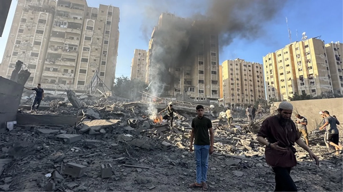 İsrail, Gazze’de mülteci kampındaki camiye saldırdı