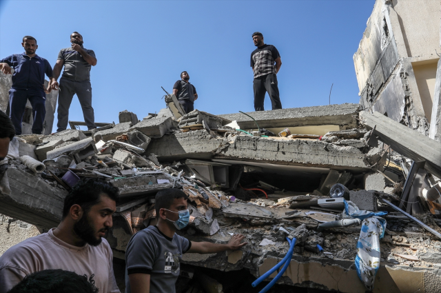 Gazze'de İsrail'in saldırıları sürüyor