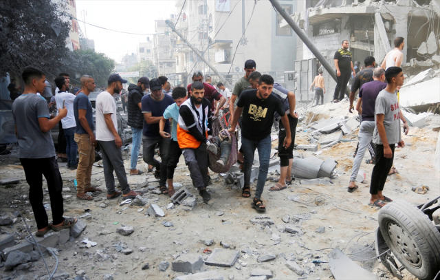 İsrail ordusu: Dün gece Gazze'ye öncekilerden çok daha büyük bir kara operasyonu düzenlendik