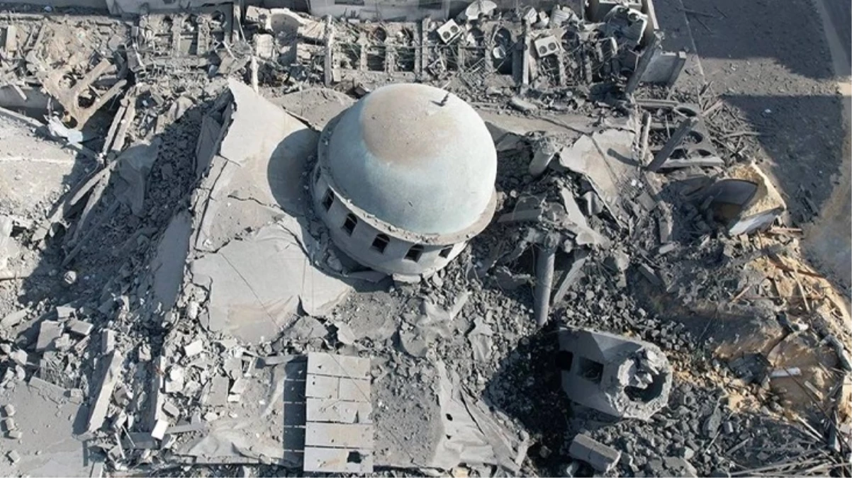 İsrail savaş uçakları gece saatlerinde Gazze'deki Hıttin Camisi'ne bomba yağdırdı