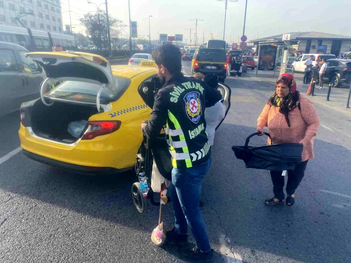 İstanbul Eminönü’nde Sivil Trafik Polisleri Tarafından Taksi Denetimi Gerçekleştirildi