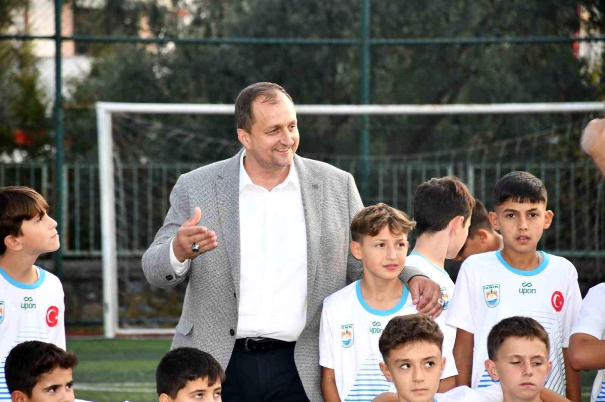 İznik Belediye Başkanı Kağan Mehmet Usta, Belediyespor Kulübü öğrencilerini ziyaret etti