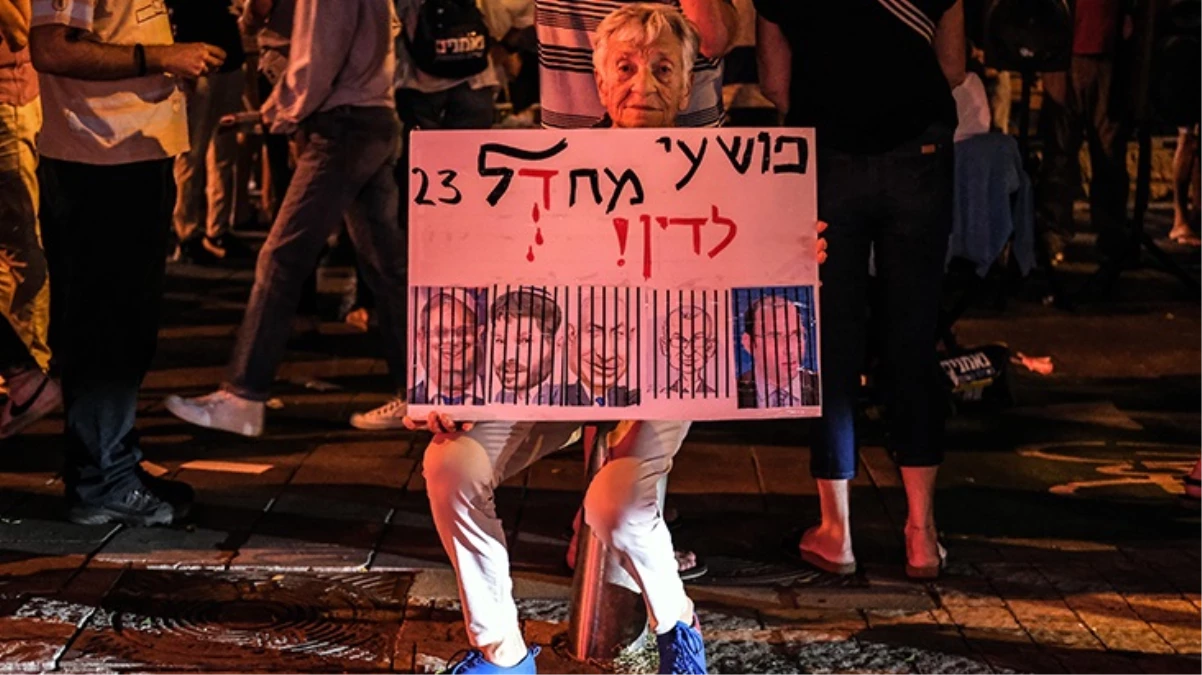 Netanyahu’yu istifaya davet eden İsraillilerden protesto gösterisi: Çocuklarımızı serbest bırakın