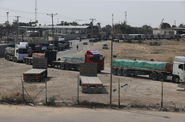 Refah Sınır Kapısı'nı açan İsrail, yakıtı insani yardımın dışında tuttu
