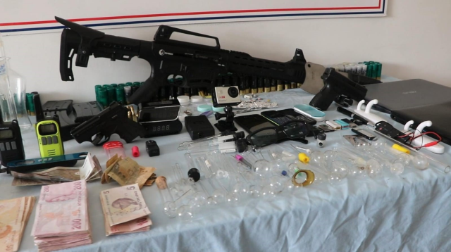 Şanlıurfa'da El Halaf suç örgütüne operasyon: Silah ve uyuşturucu ele geçirildi
