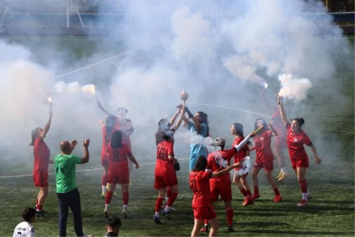 Van’da Kadın Futbol Takımı 2. Lig’e Yükseldi