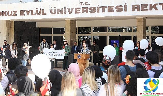 DEÜ’lü öğrenciler Filistin için barış balonları uçurdu