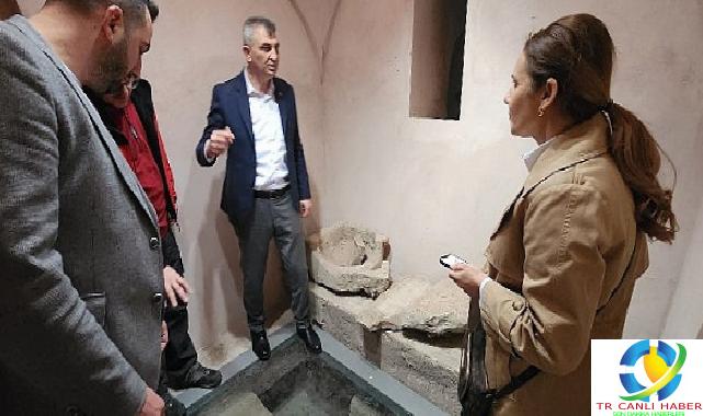 Gölcük Belediyesi tarafından yine ihya edilerek ilçeye ve turizme kazandırılması hedeflenen Üst Ulaşlı’daki tarihi Osmanlı hamamı, Ulaşlı Gençlik Derneği tarafından kiralandı