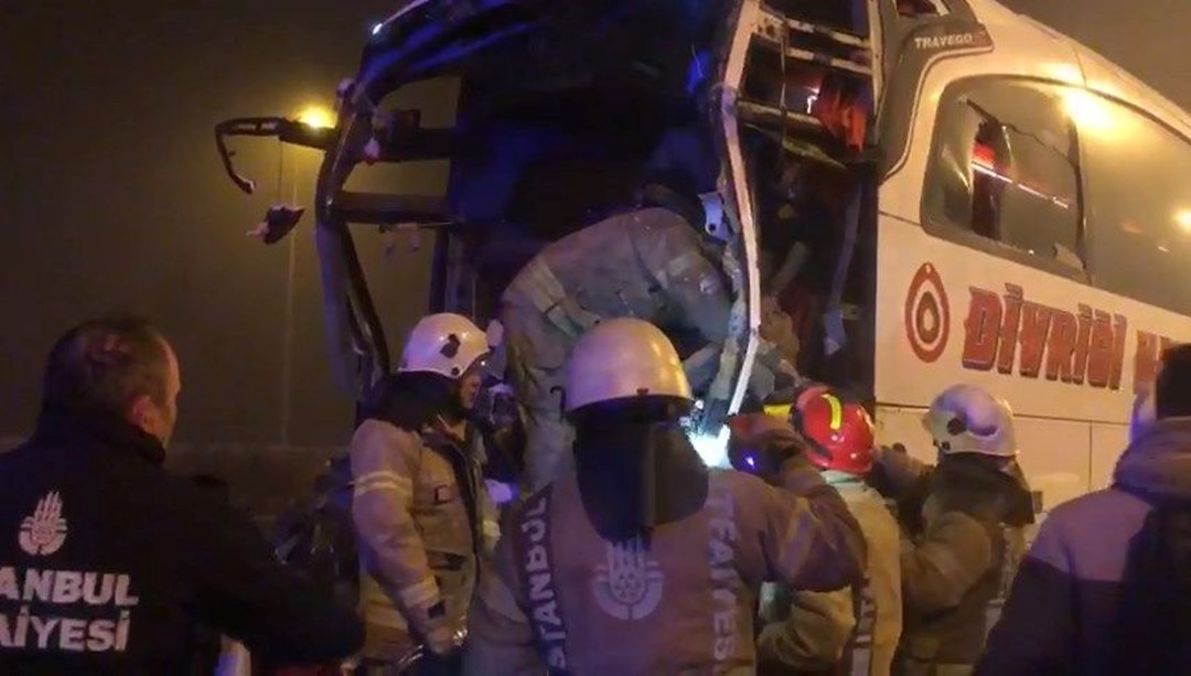 Kuzey Marmara Otoyolu’nda yolcu otobüsü TIR’a çarptı: 1’i ağır 19 yaralı